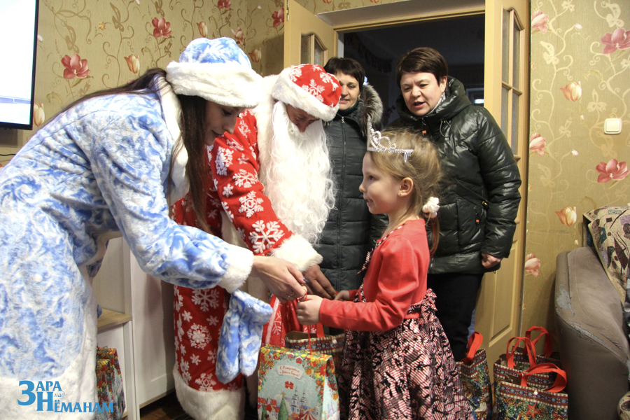Новогодние подарки в детский дом